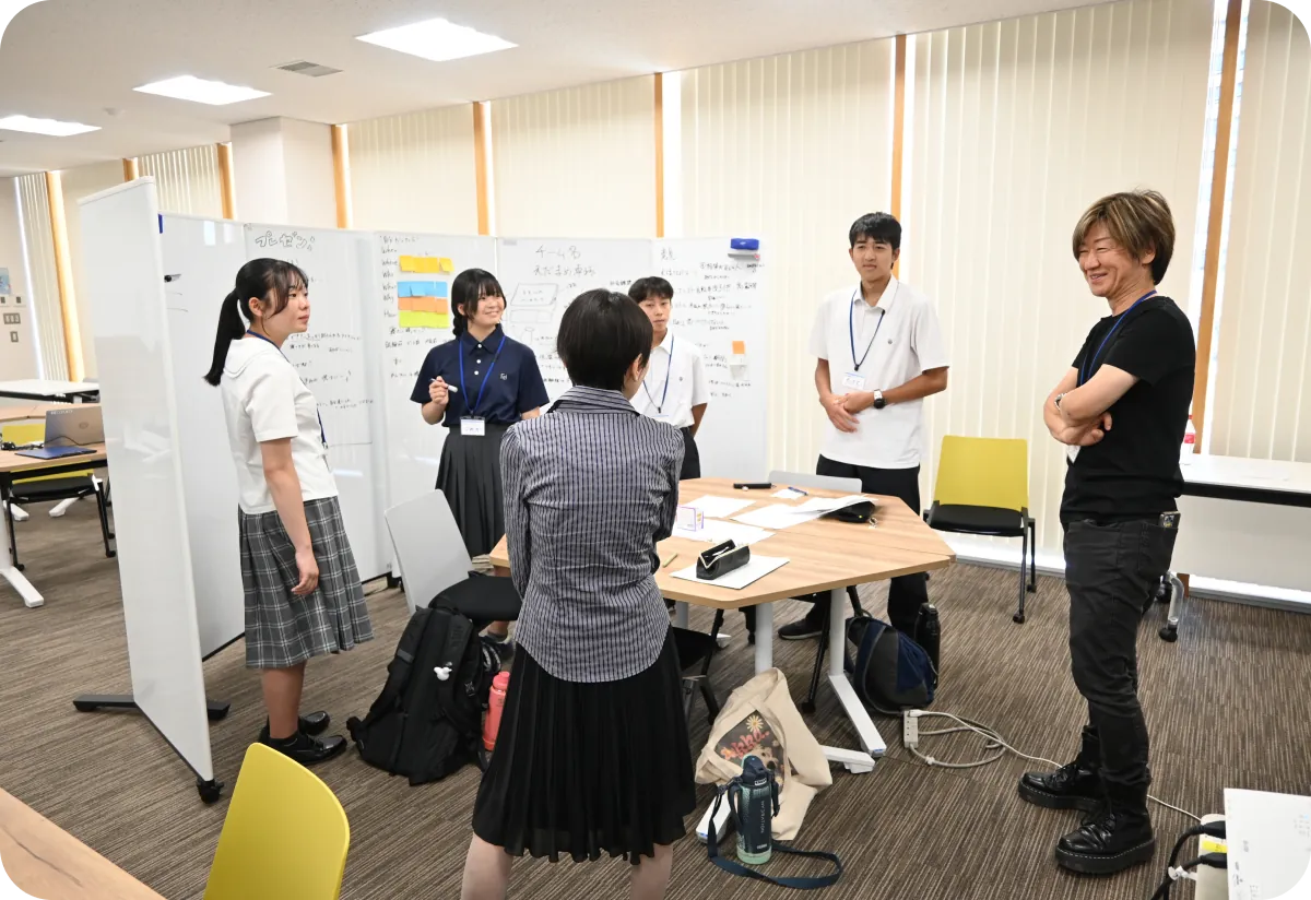 高校生ワークショッププログラム2025の活動風景（会場の様子）