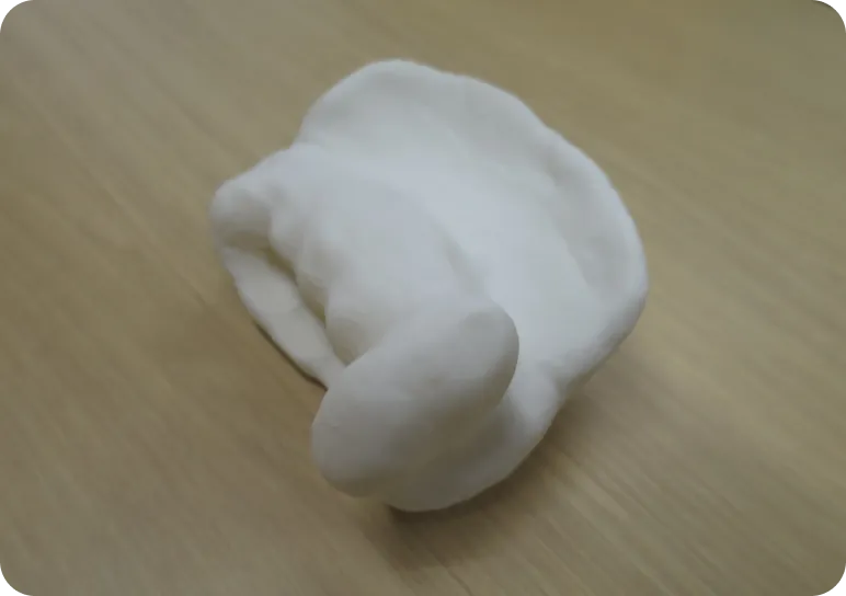 親指をかけてしっかり握れる形状